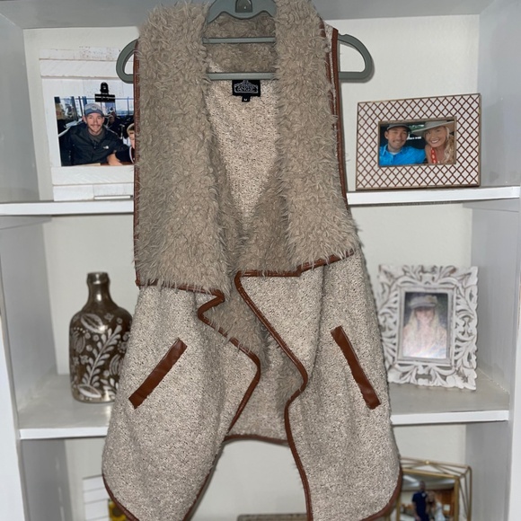 Sherpa Vest - Picture 1 of 3